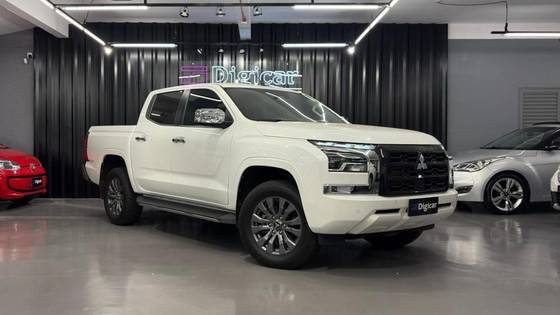 MITSUBISHI TRITON 2.4 BITURBO DIESEL CD HPE-S 4X4 AUTOMÁTICO MITSUBISHI TRITON 2.4 BITURBO DIESEL CD HPE-S 4X4 AUTOMÁTICO